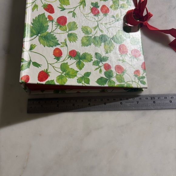 Vintage 80s Hallmark strawberry expanding recipe file folder with ribbon closure - Picture 8 of 9